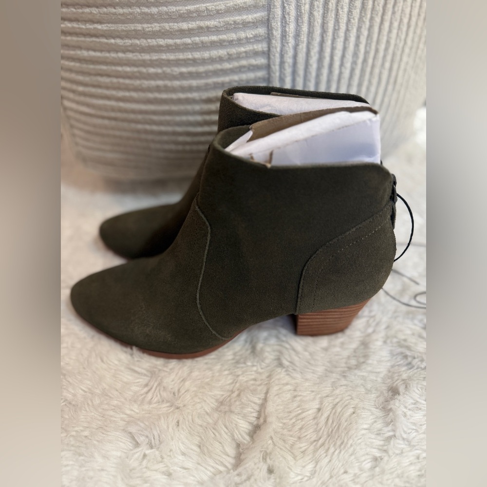 NWOT Violet and Red Olive Ankle Boots - Picture 4 of 6